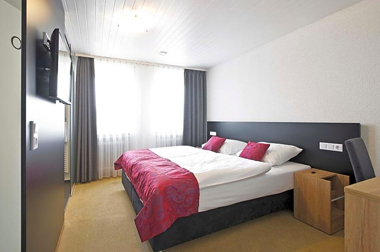 Bedroom 1, Landgasthof Lamm, Ostalbkreis