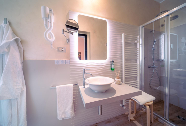 Bathroom 3, Hotel Ancora, Rimini