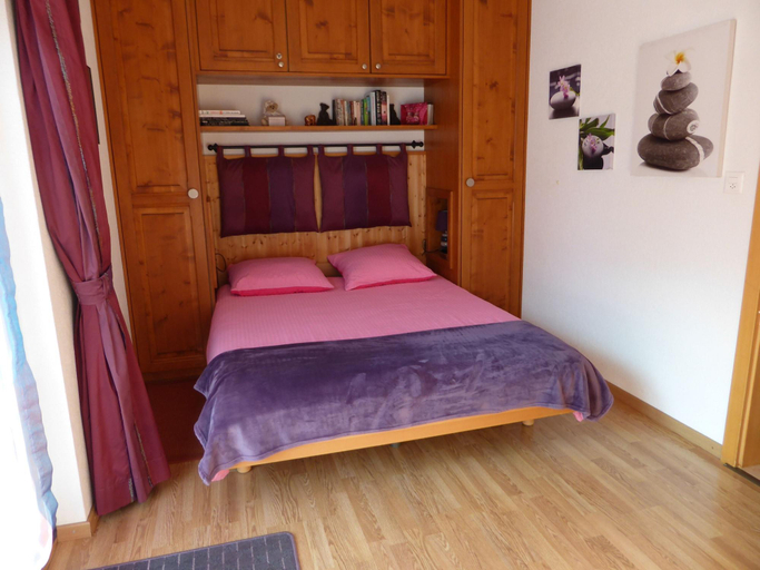 Bedroom 2, B&B Les Acacias, Entremont