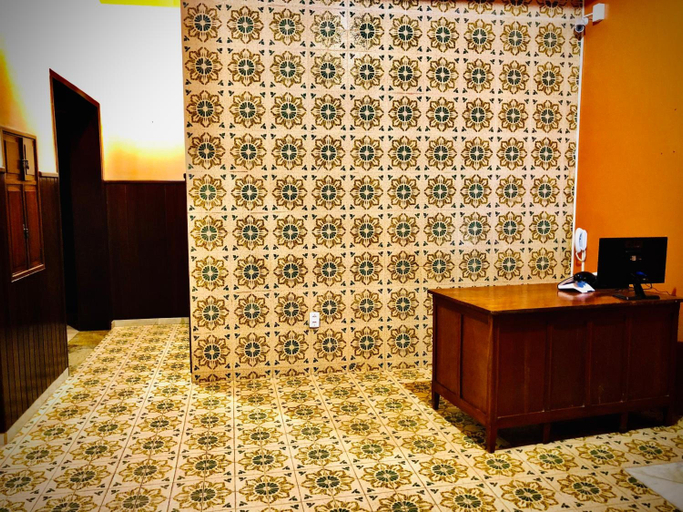 Others 5, Dom Alberto Hostel, Sapezal