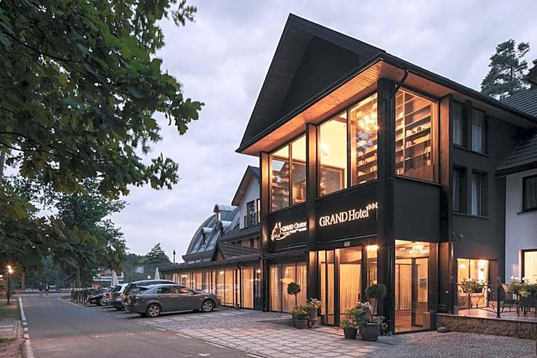 Exterior & Views