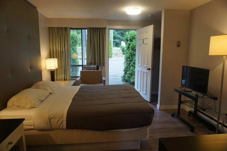 Bedroom 2, The Mighty Fraser Motel, Fraser Valley