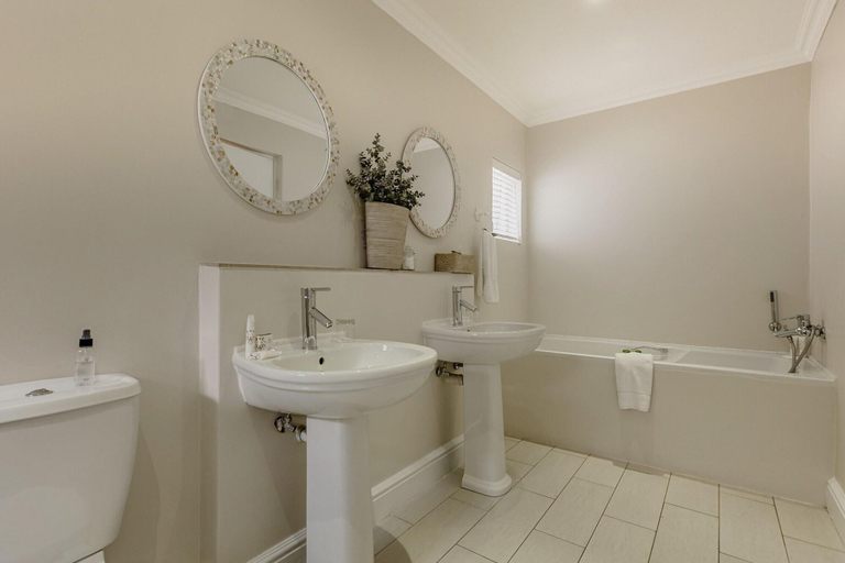 Bathroom 4, Cottage Pie Guest House, Eden