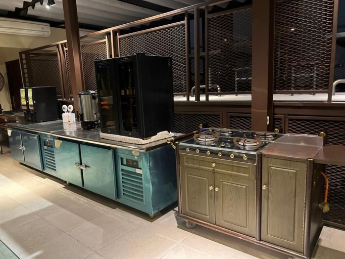 Bar 4, Choska Residence, Central Jakarta