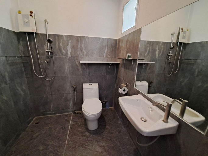 Bathroom 4, Blue Gecko, Ko Lanta