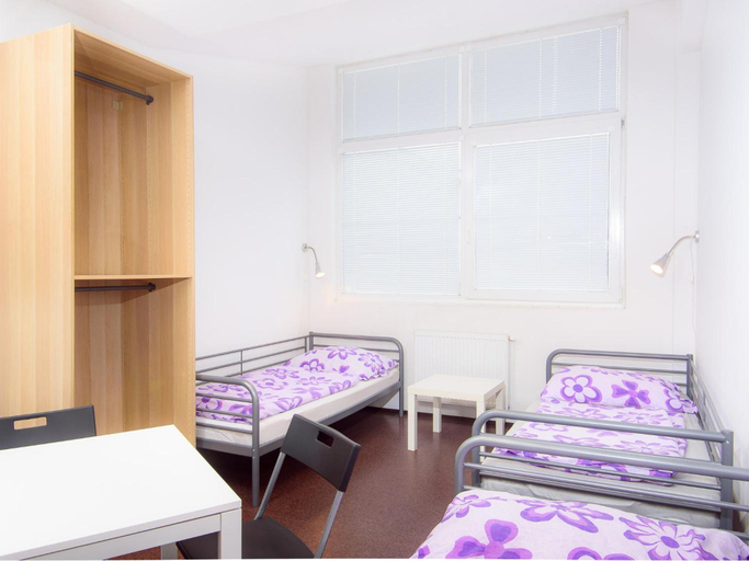 Bedroom 5, Hostel Bohemia, Praha 9