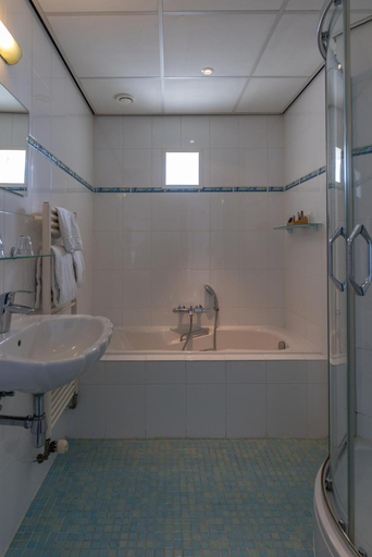 Bathroom 3, Strandhotel Noordzee, Texel