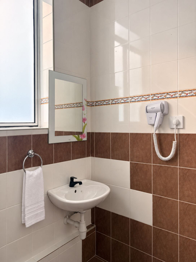 Bathroom 2, Hotel & Recreation Apsara Bukit Residen, Lipis