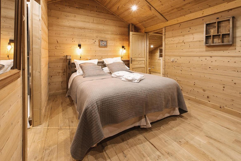 Bedroom 3, Les Chalets Hotel De La Croix Fry, Haute-Savoie