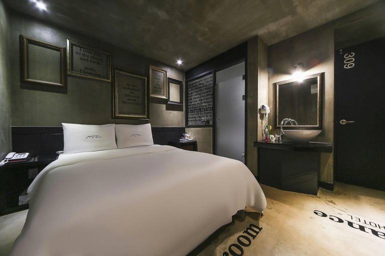 Bedroom 2, Seongbuk (Bomun-dong) Piano, Seongbuk
