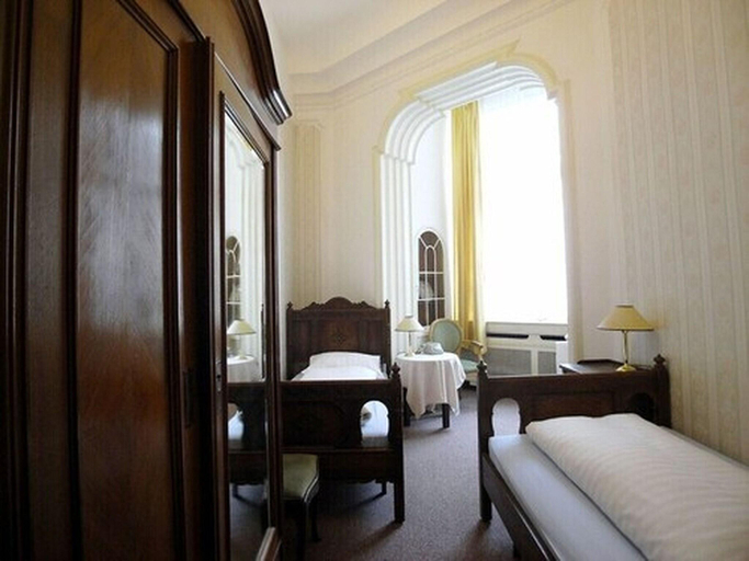 Bedroom 3, Hotel Pension Funk Am Kurfv Rstendamm, Berlin