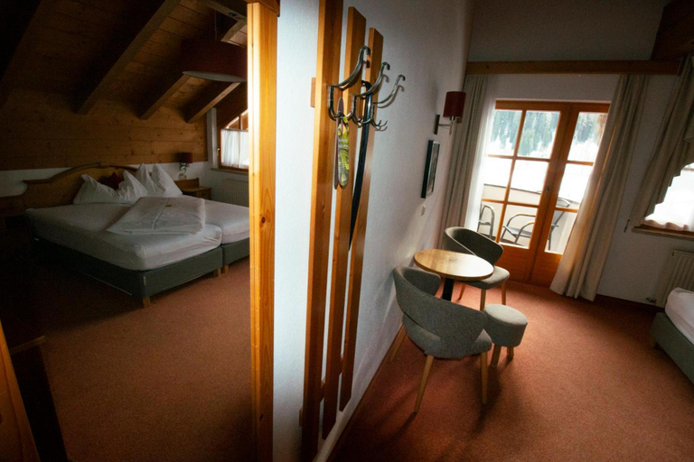 Bedroom 3, Aparthotel Alpin Life, Landeck