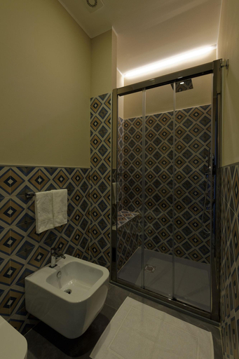 Bathroom 5, Green Ribbon, Milano