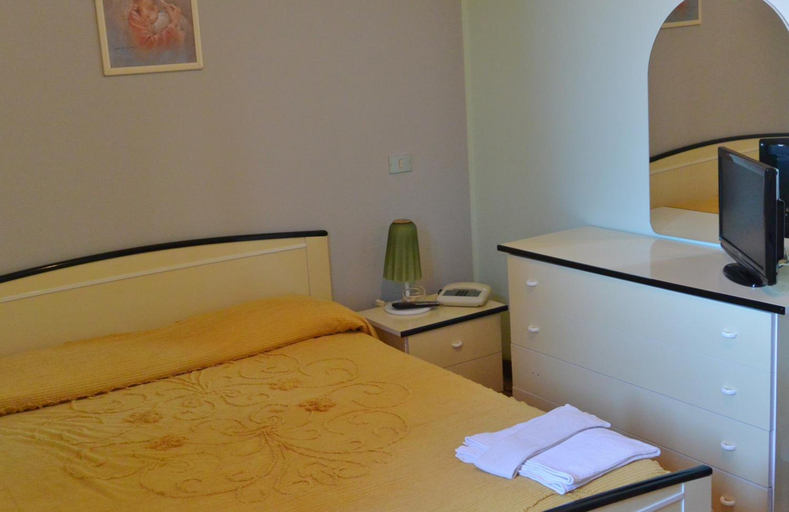 Bedroom 2, Albergo Escondido, Cremona