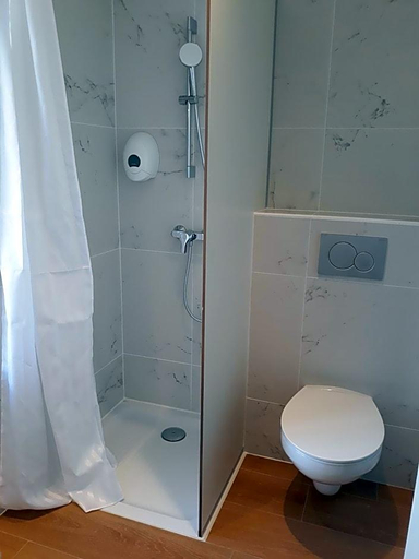 Bathroom 4, Hostellerie Bon Pasteur, Maine-et-Loire