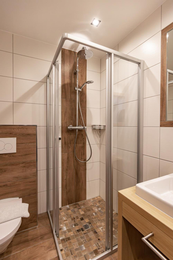 Bathroom 3, Das Aparthotel Olympia Tirol, Innsbruck Land