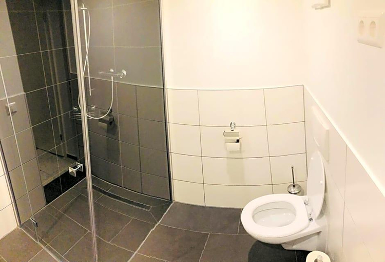 Bathroom 4, Hotel Krone, Esslingen