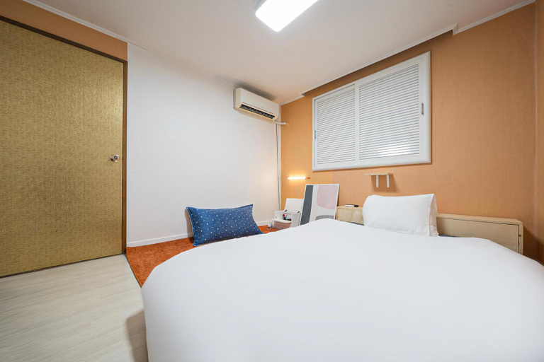 Bedroom 2, Jeju Donggung Motel, Jeju