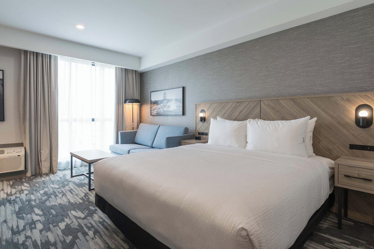 Room 3, Sandman Signature Winnipeg Airport Hotel & Suite, Division No. 11