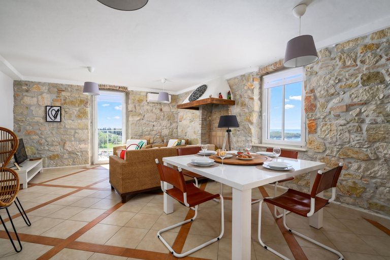 Others 5, Bella Vista Vrsar - Rustic Apt /w Sea View Balcony, Vrsar