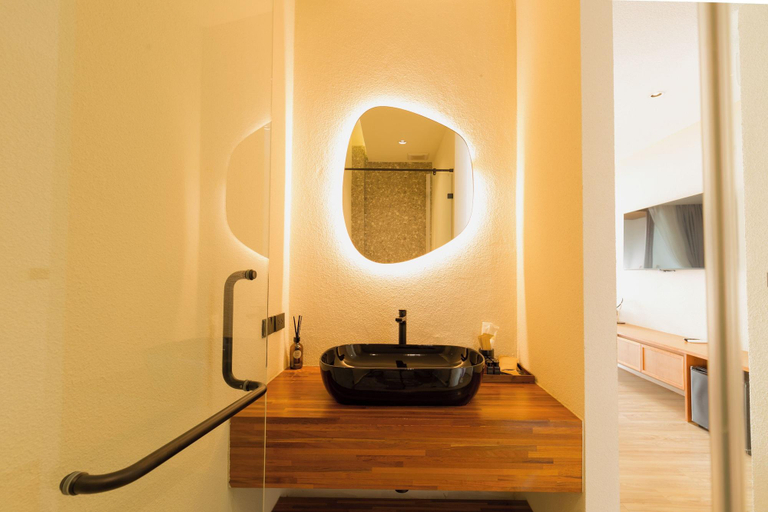 Bathroom 4, Tasana Bar and Luxury resort, Pattaya