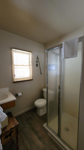Bathroom 5, Sequoia Lodge, Kern