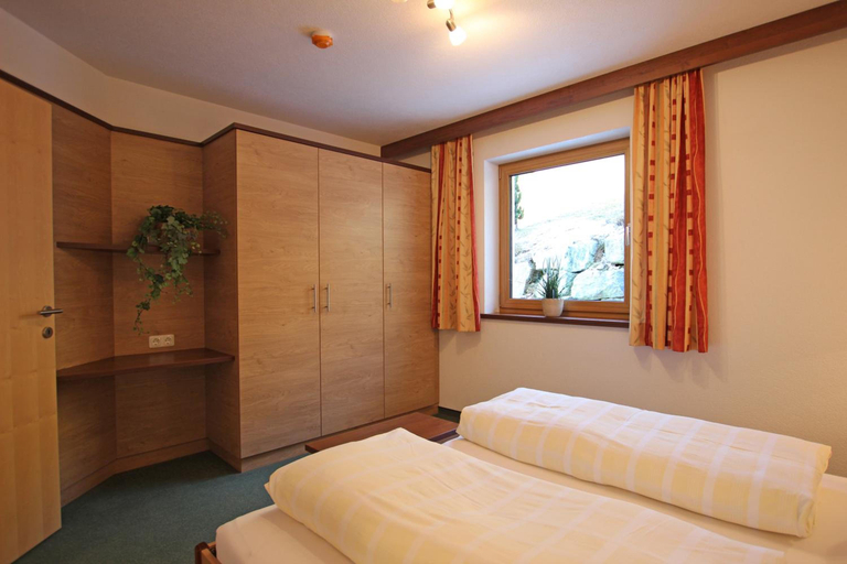 Bedroom 2, Gasthof Bergblick, Reutte