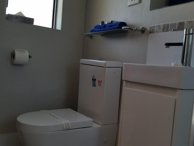 Bathroom 5, Mandurah Foreshore Motel, Mandurah
