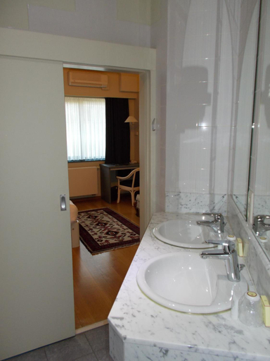 Bathroom 3, Hotel De Swaen, Antwerpen