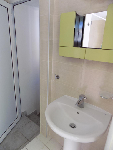 Bathroom 5, Stathis, South Aegean