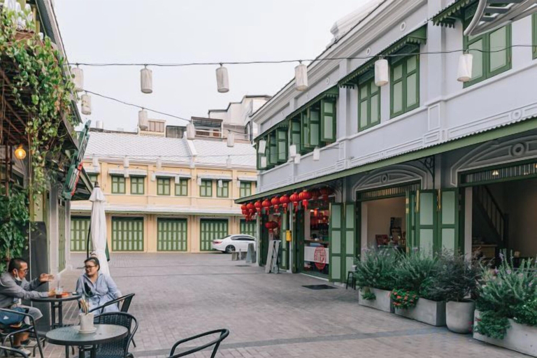 Outdoor dining, Luxury Thai Design Home – Chinatown Self Check In, Samphantawong