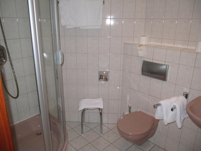 Bathroom 3, Hotel Wettin, Vogtlandkreis