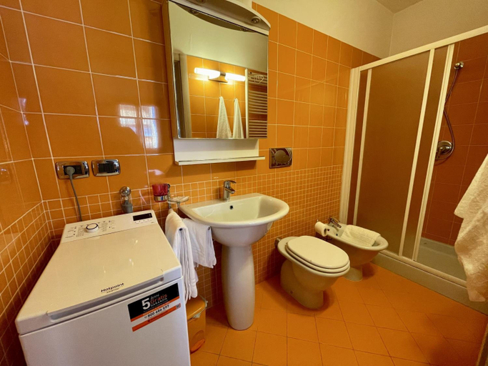 Bathroom 5, Residence Corte Della Vittoria, Parma