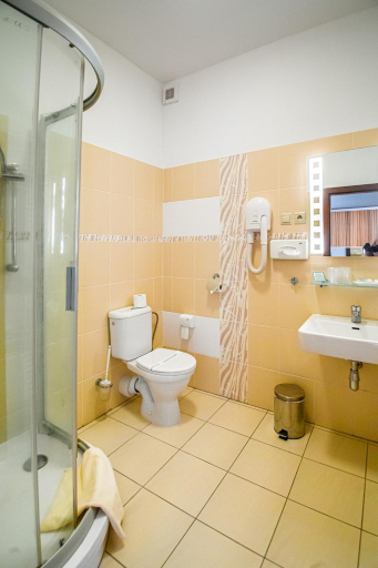 Bathroom 3, Hotel Academic, Zvolen