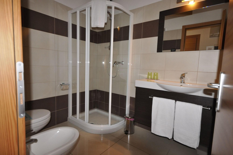 Bathroom 3, Villa Cameras, Trento