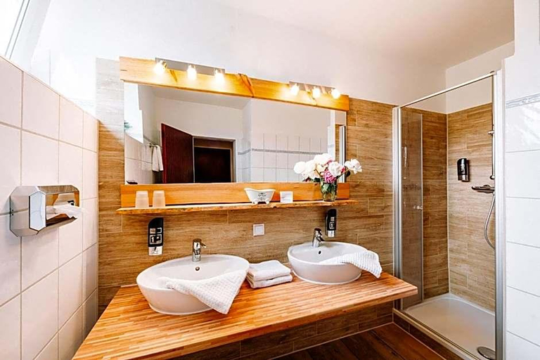 Bathroom, Hotel Hasselhof Superior, Goslar