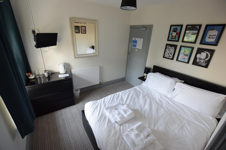 Bedroom 2, The Crow Inn, Sheffield