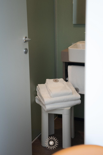 Bathroom 3, Hotel Puccini, Verona