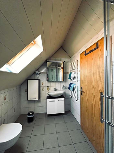 Bathroom 4, Hotel Drostenhof Garni, Wittmund