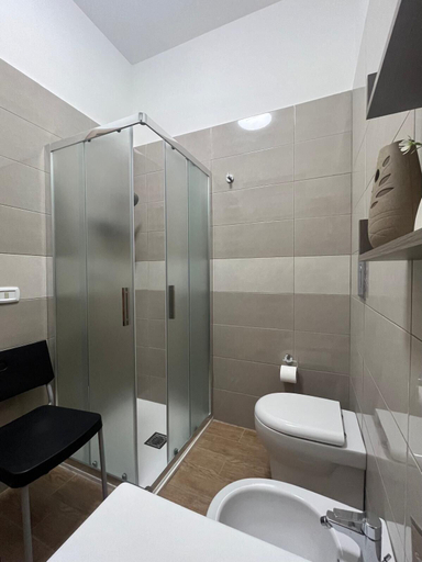Bathroom 5, B&B Domus Joannina, Napoli
