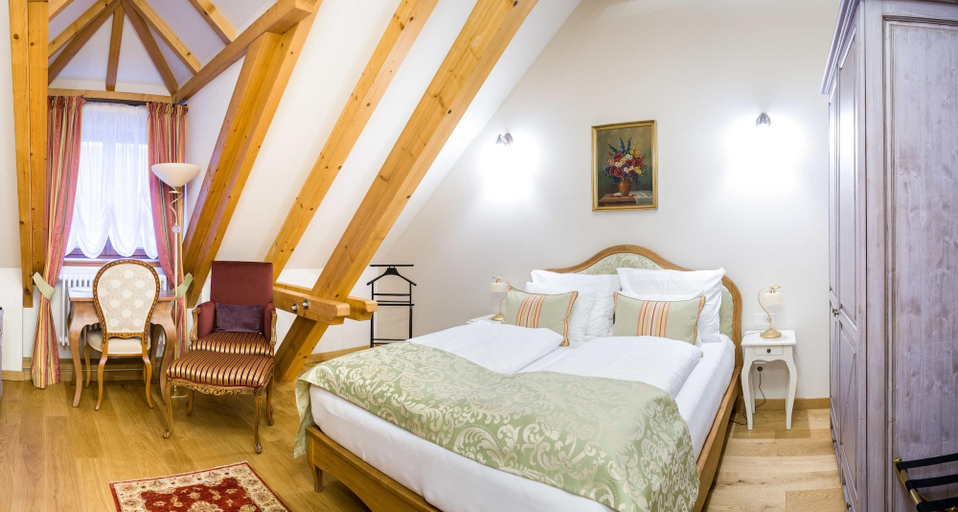 Room 4, Schloss Thalheim, Sankt Pölten Land
