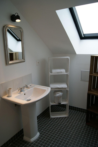 Bathroom 5, La Grange de Salomé, Nord