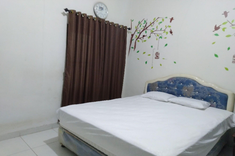 Room 3, Hotel O Spring Homestay, Jember