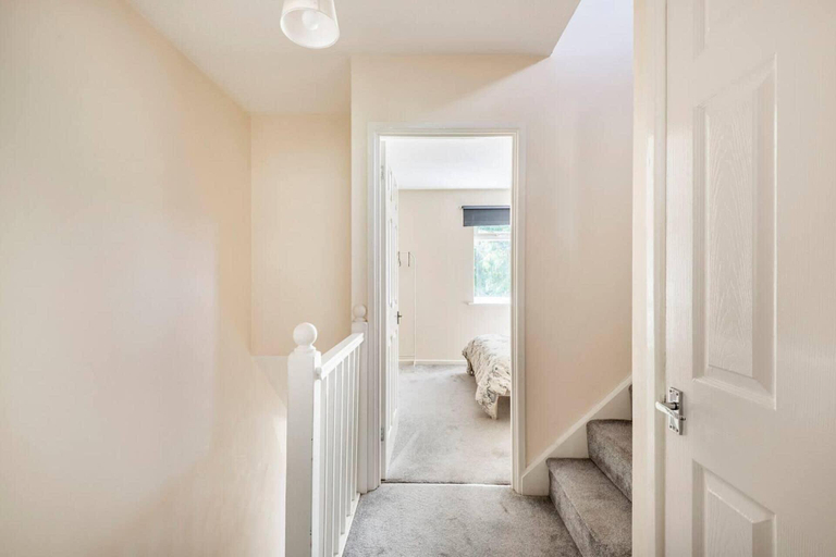 Lobby 4, Immaculate 2 Bedroom House In Milton Keynes, Milton Keynes