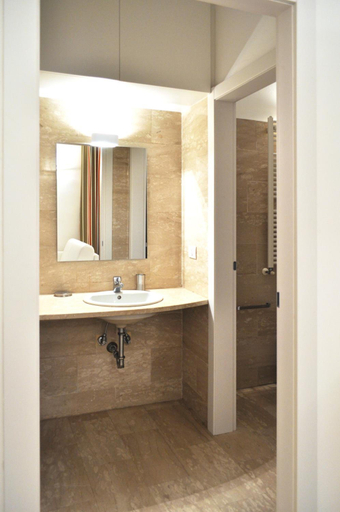 Bathroom 5, Bb Hotels Aparthotel Bocconi, Milano