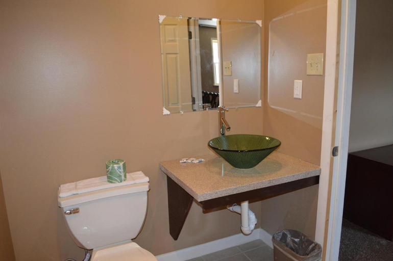Bathroom 5, Bel Air Motor Lodge, Burlington