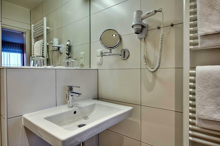 Bathroom, Thermenhotel Ströbinger Hof, Rosenheim