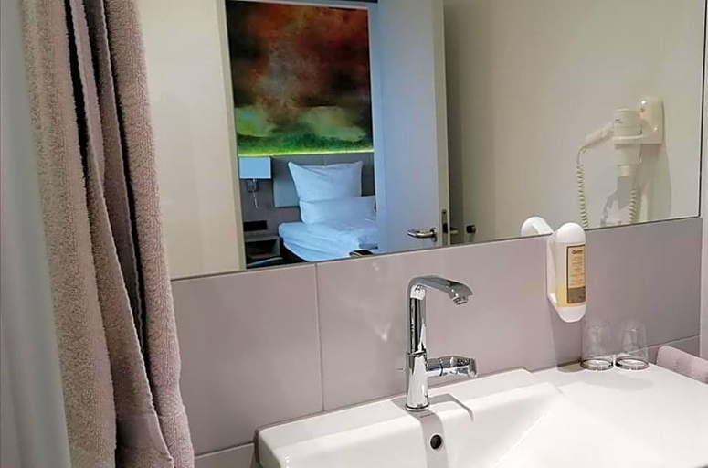 Bathroom 4, Thermalhotel Kemper, Soest