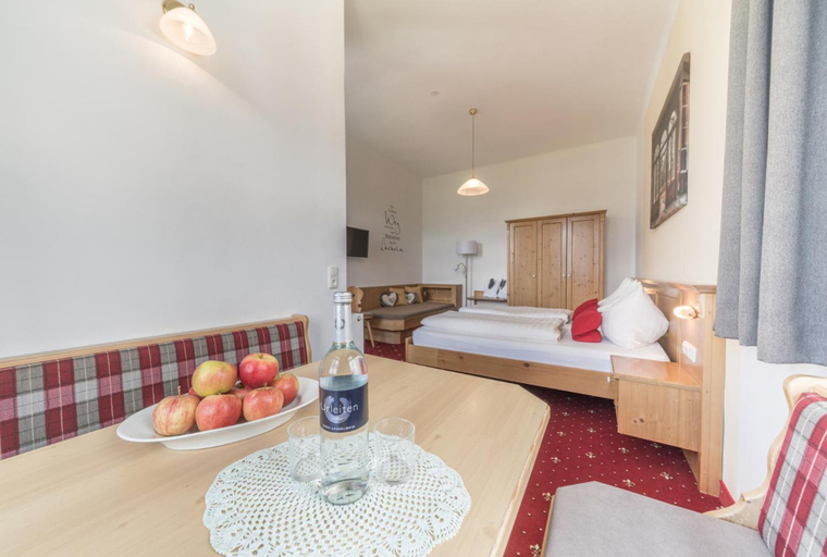 Bedroom 3, Hotel Gasthof Gribelehof, Lienz