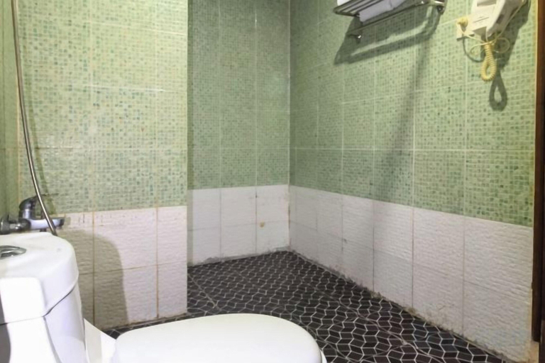 Bathroom 4, Boutique Holiday Hotel (Beihai Beibuwan Square), Beihai